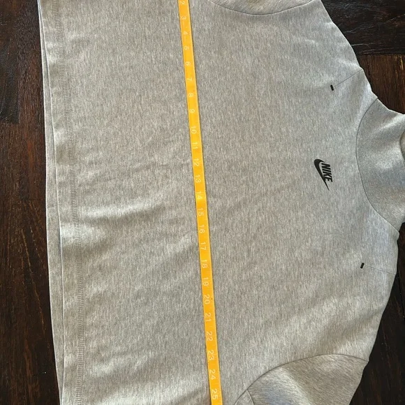 Nike Sportswear Tech Fleece Women's Oversized Turtleneck Sweatshirt - Light Gray - Picture 9 of 15